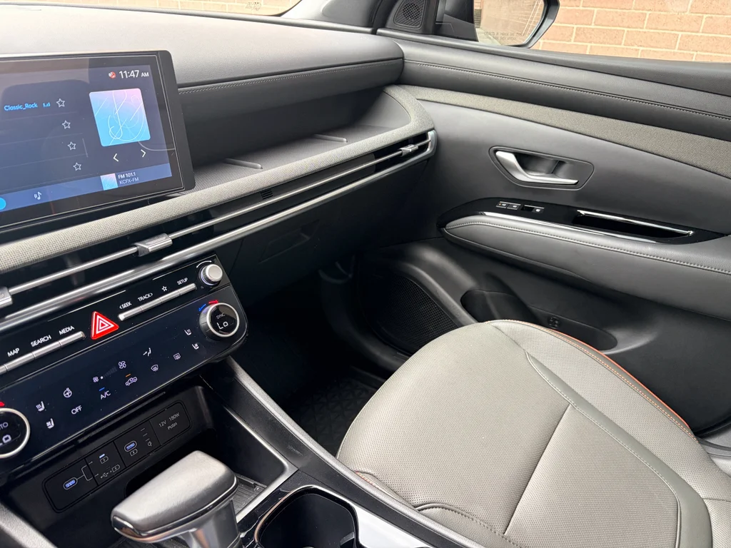 Used 2025 Rockwood Green Hyundai Limited image 21
