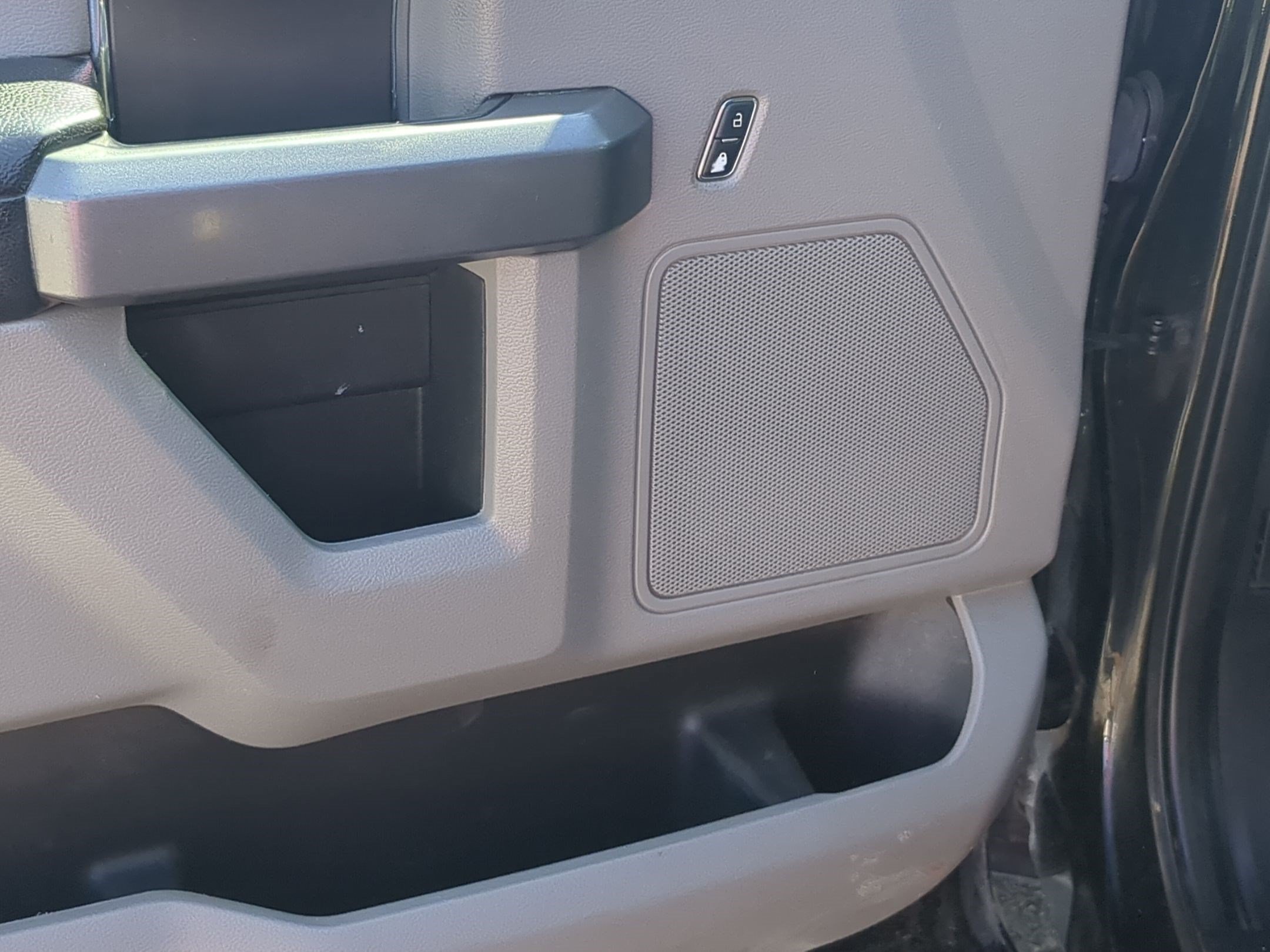 Used 2019 Agate Black Metallic Ford XLT image 13