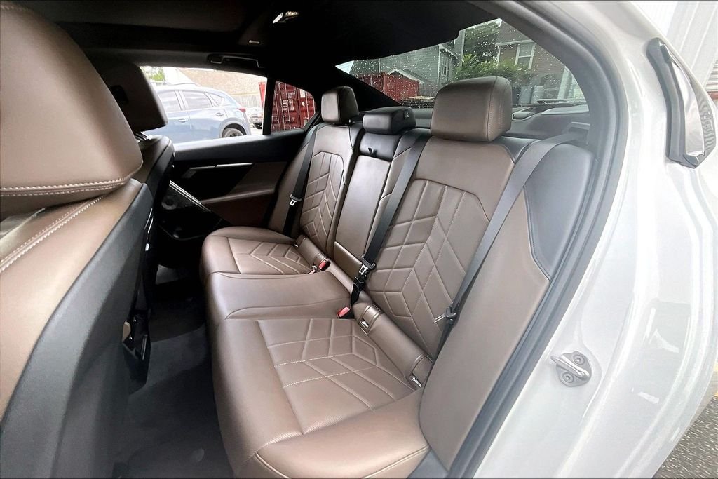 Used 2026 White BMW 550e xDrive image 17