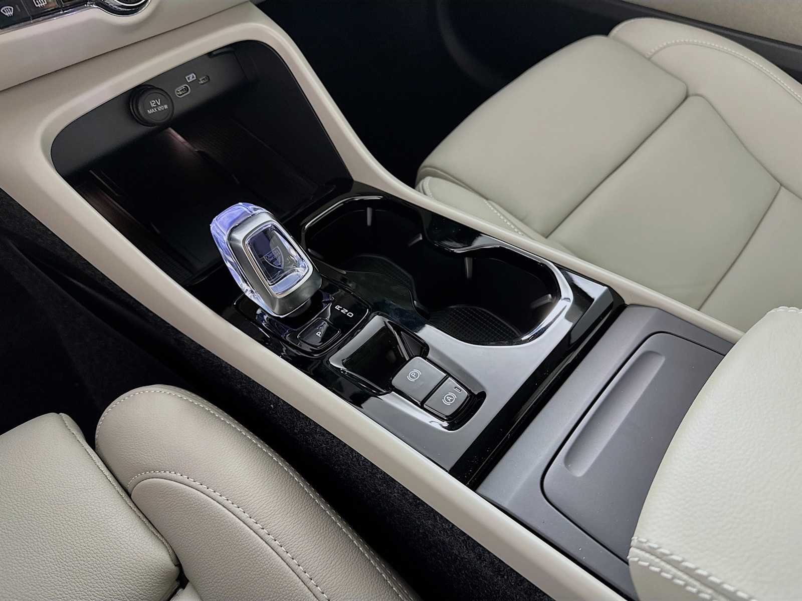 New 2026 Aurora Silver Volvo Ultra image 16