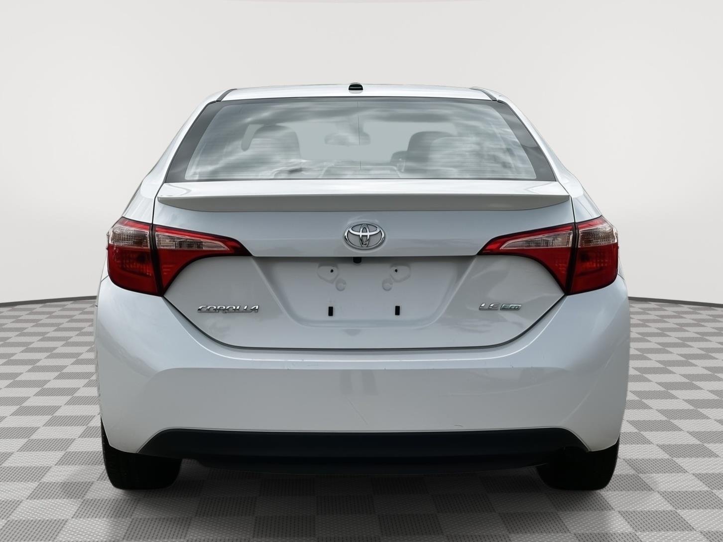Used 2017 Blizzard Pearl Toyota LE Eco image 4