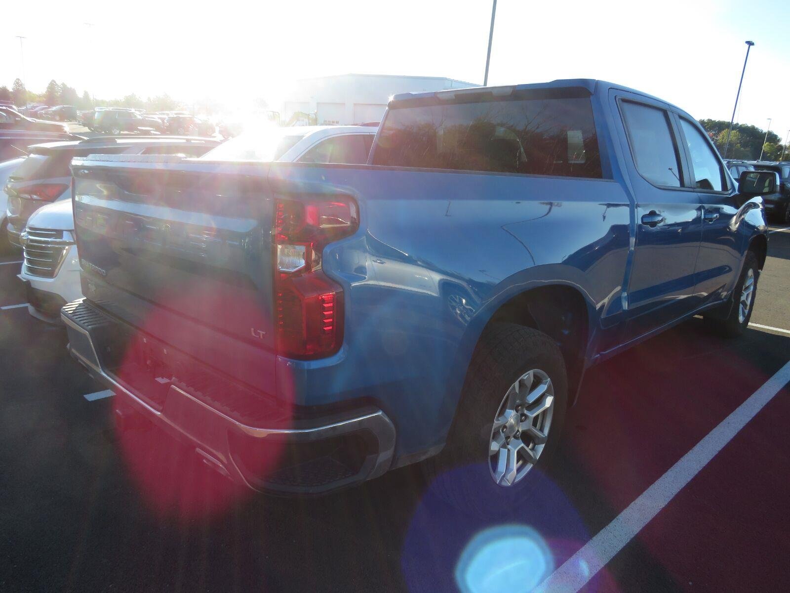 Used 2022 Glacier Blue Metallic Chevrolet LT image 7