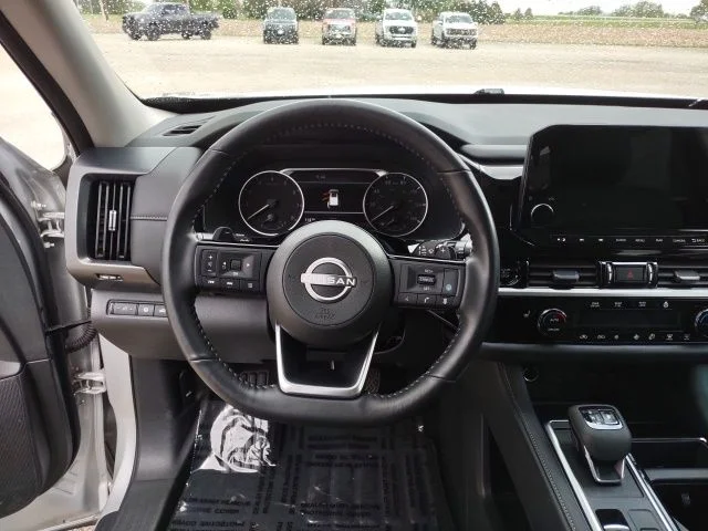 2025 Nissan Pathfinder SL - Photo 12