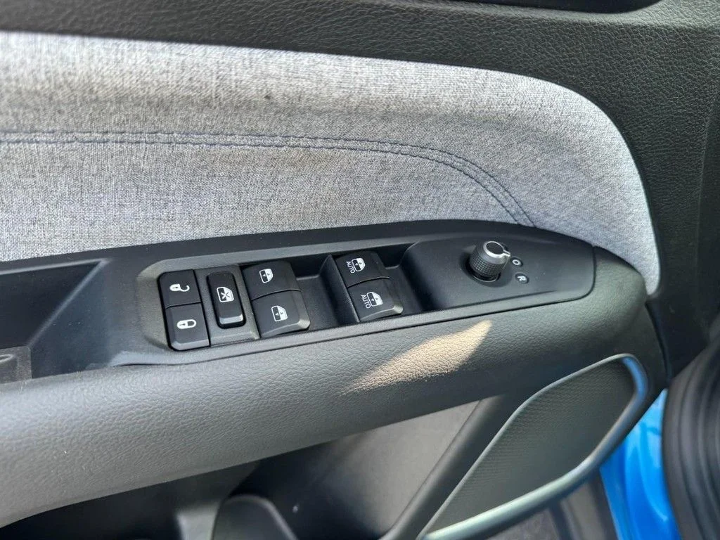 Used 2024 Blue Jeep Latitude image 15