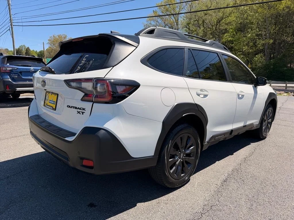 Used 2025 White Subaru Onyx Edition XT image 13