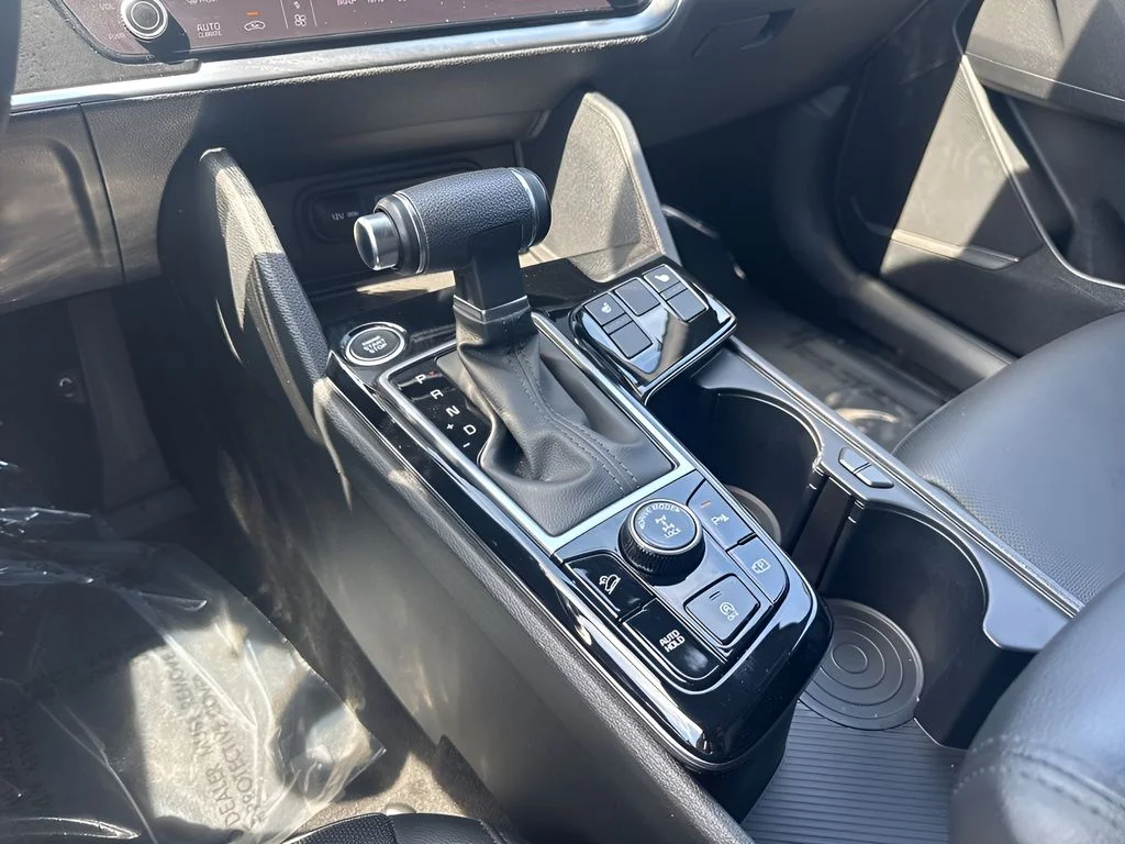 Used 2023 Black Kia X-Line image 17