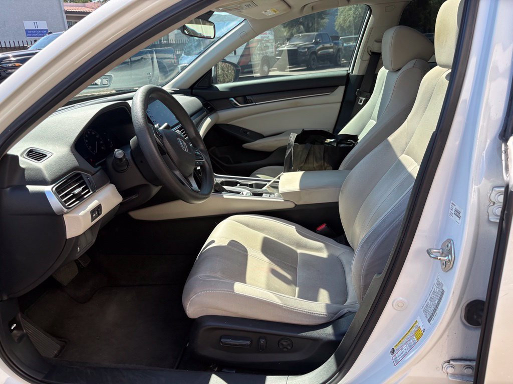 Used 2018 White Honda EX image 8