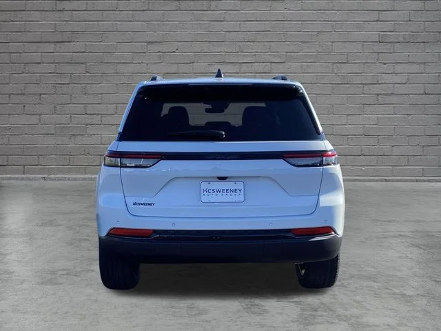New 2025 Bright White Clear-Coat Exterior Paint Jeep Altitude image 4