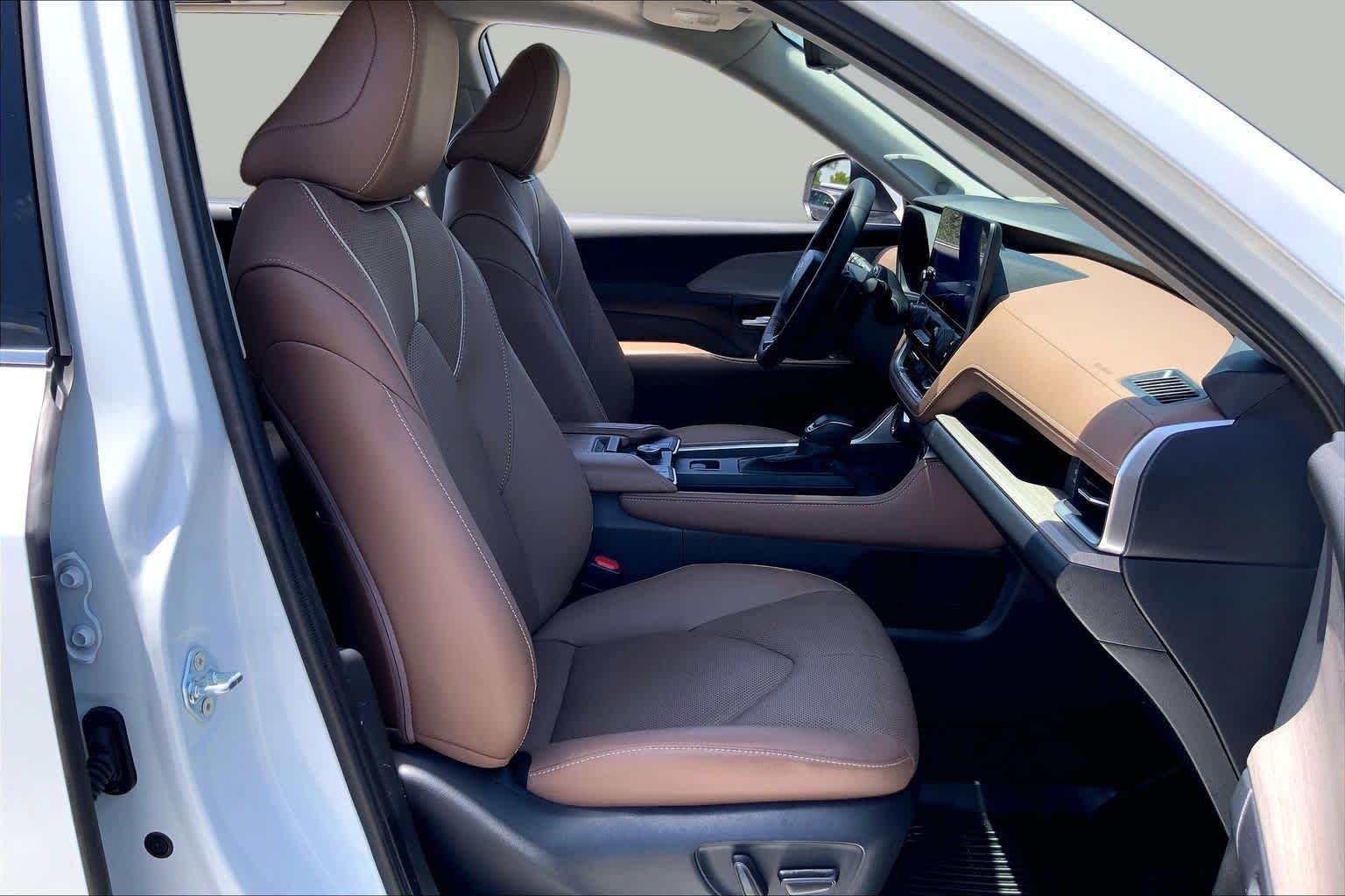 Certified Used 2026 Wind Chill Pearl Toyota Platinum image 9