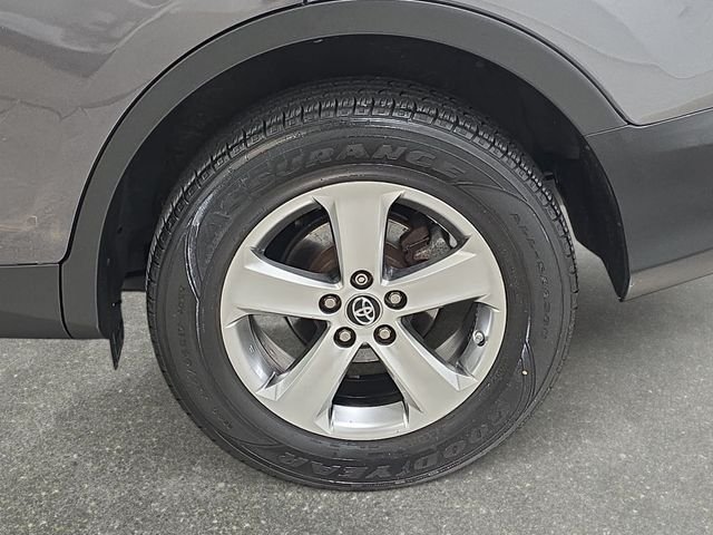 Used 2015 Gray Toyota XLE image 30