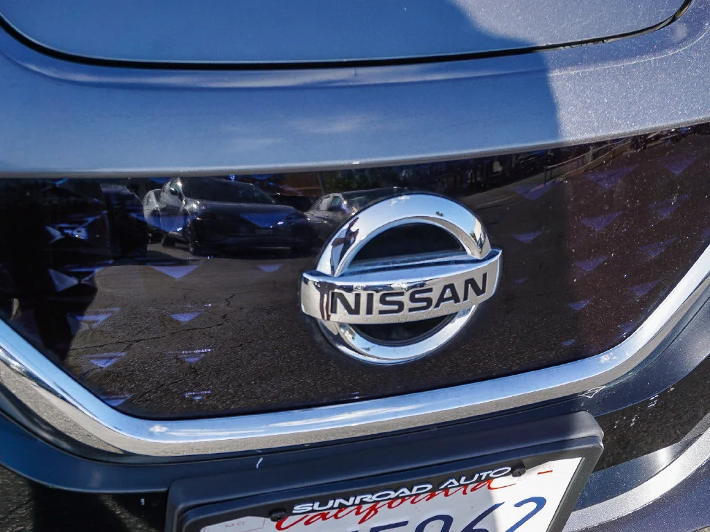 Used 2018 Gray Nissan SL image 12