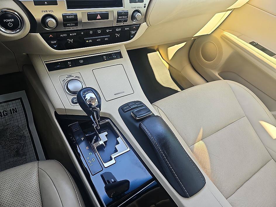 Used 2015 Starfire Pearl Lexus Hybrid image 23