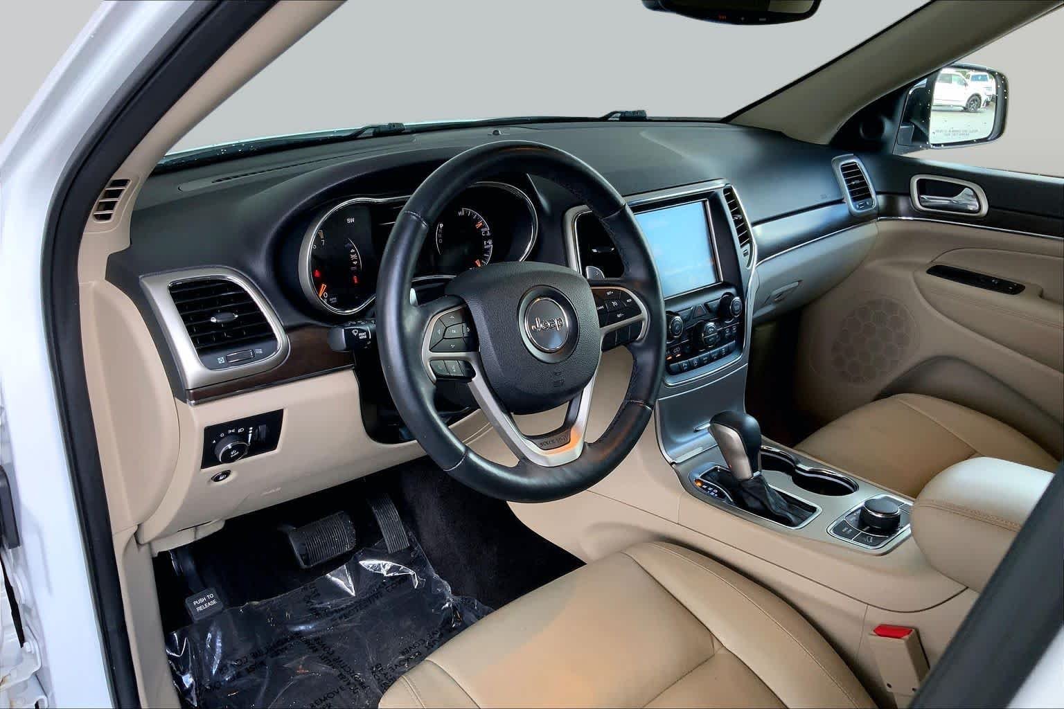 Used 2017 Bright White Clearcoat Jeep Limited image 18