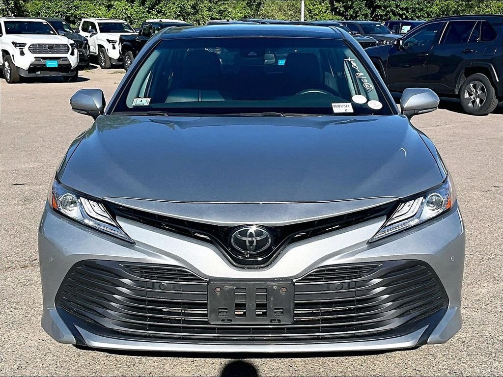 Used 2018 Silver Toyota XLE image 2