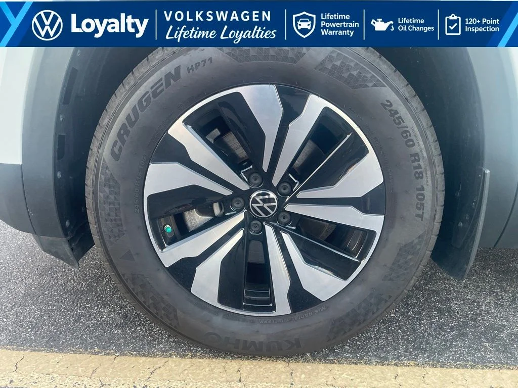 Used 2026 White/off-white Volkswagen SE image 15