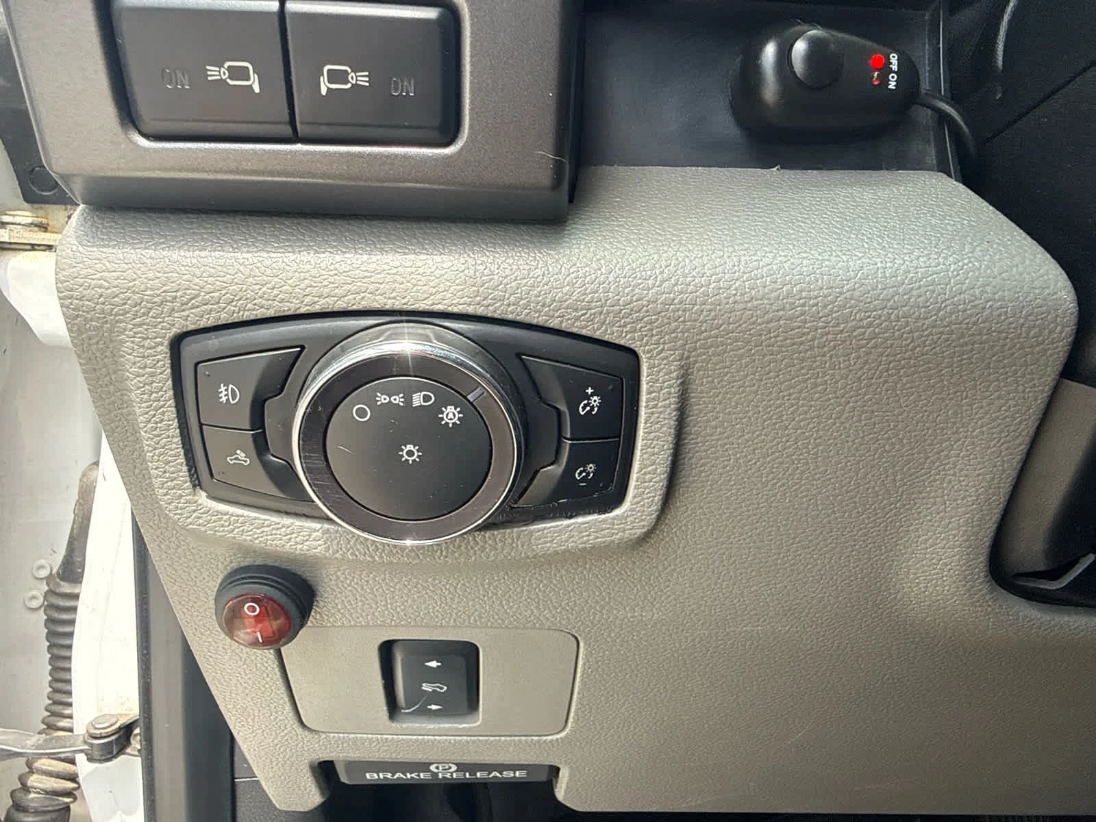 Used 2017 Oxford White Ford XLT image 16