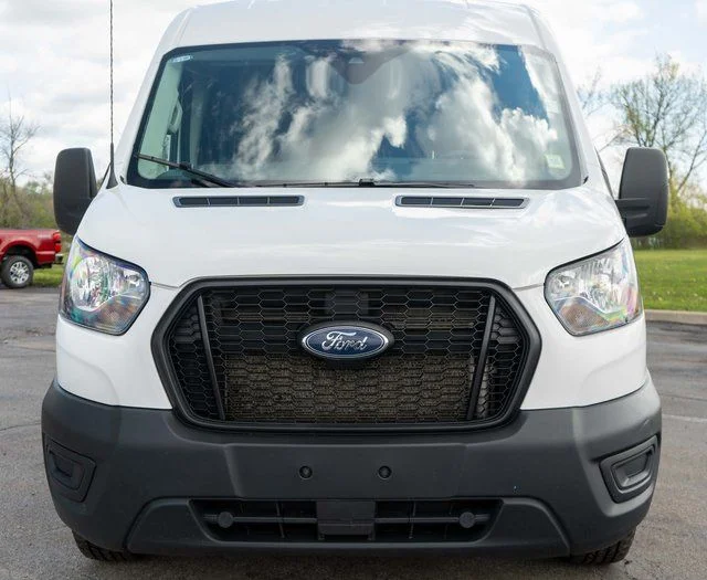 Used 2024  Ford Base image 3