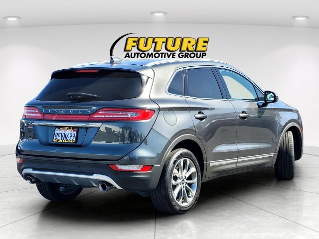 Used 2019 Gray Lincoln Select image 4