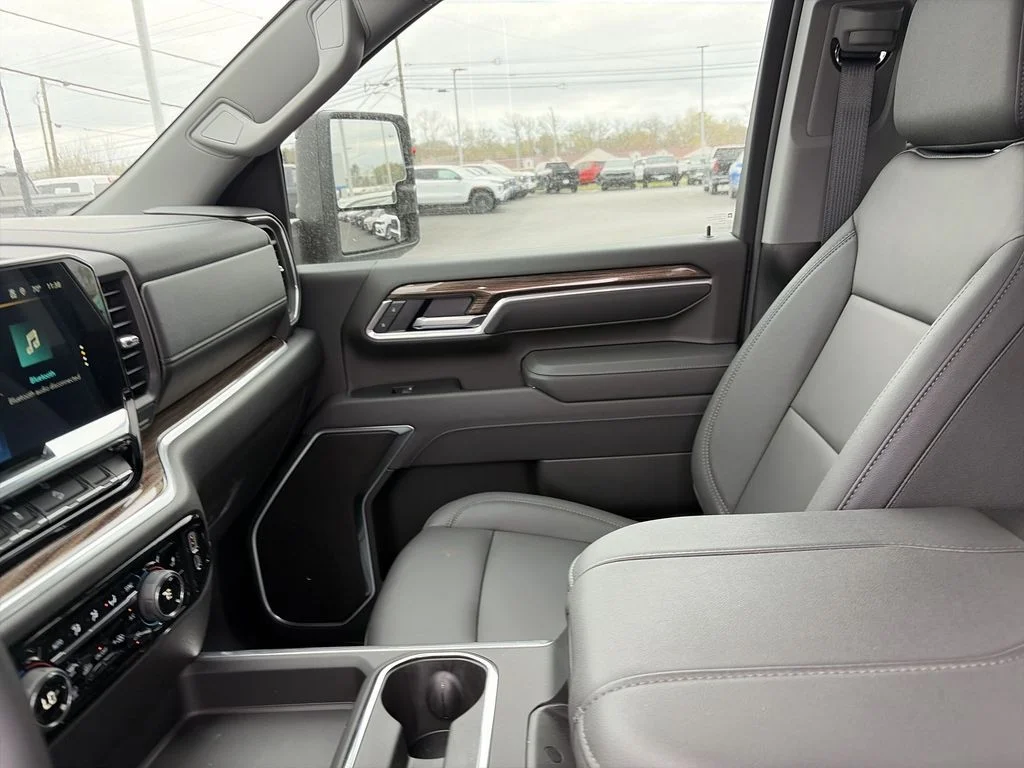 Used 2026 White Chevrolet LT image 11