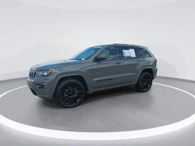 Used 2021 Gray Jeep Laredo X image 4
