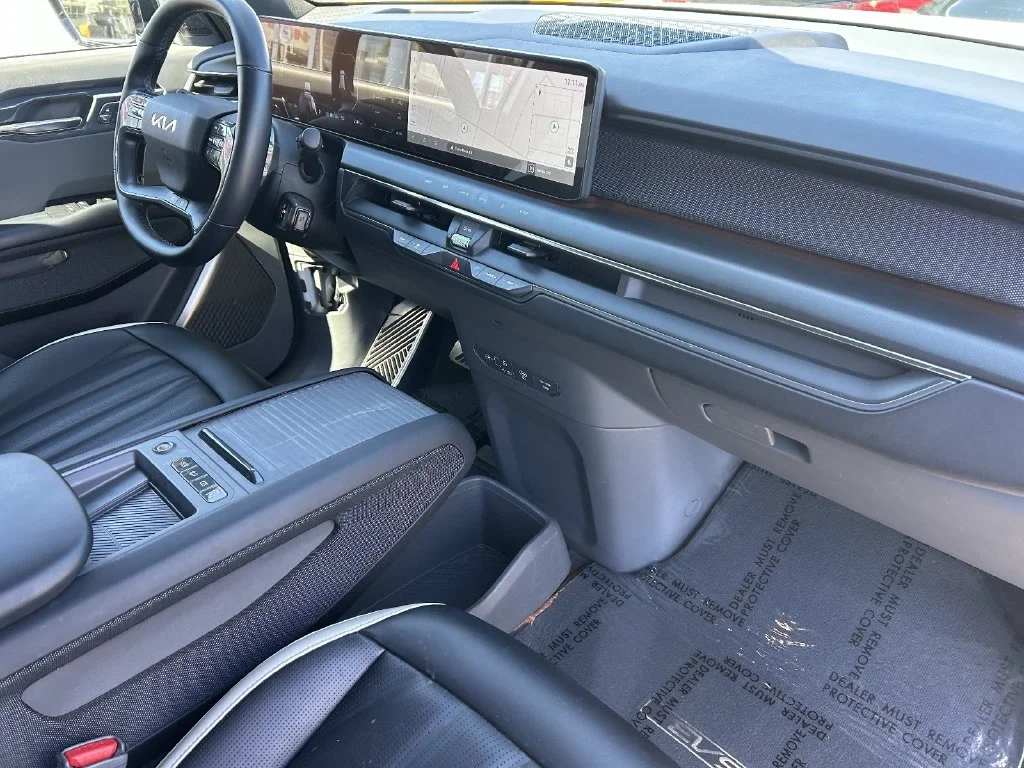 Used 2024 Snow White Pearl Kia GT-Line image 8