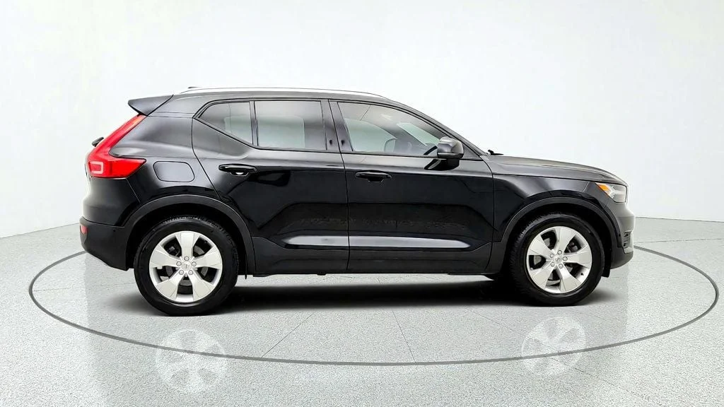 Used 2019 Black Stone Volvo T5 AWD Momentum w/ Premium, Vision & Multimedia Pkgs image 4