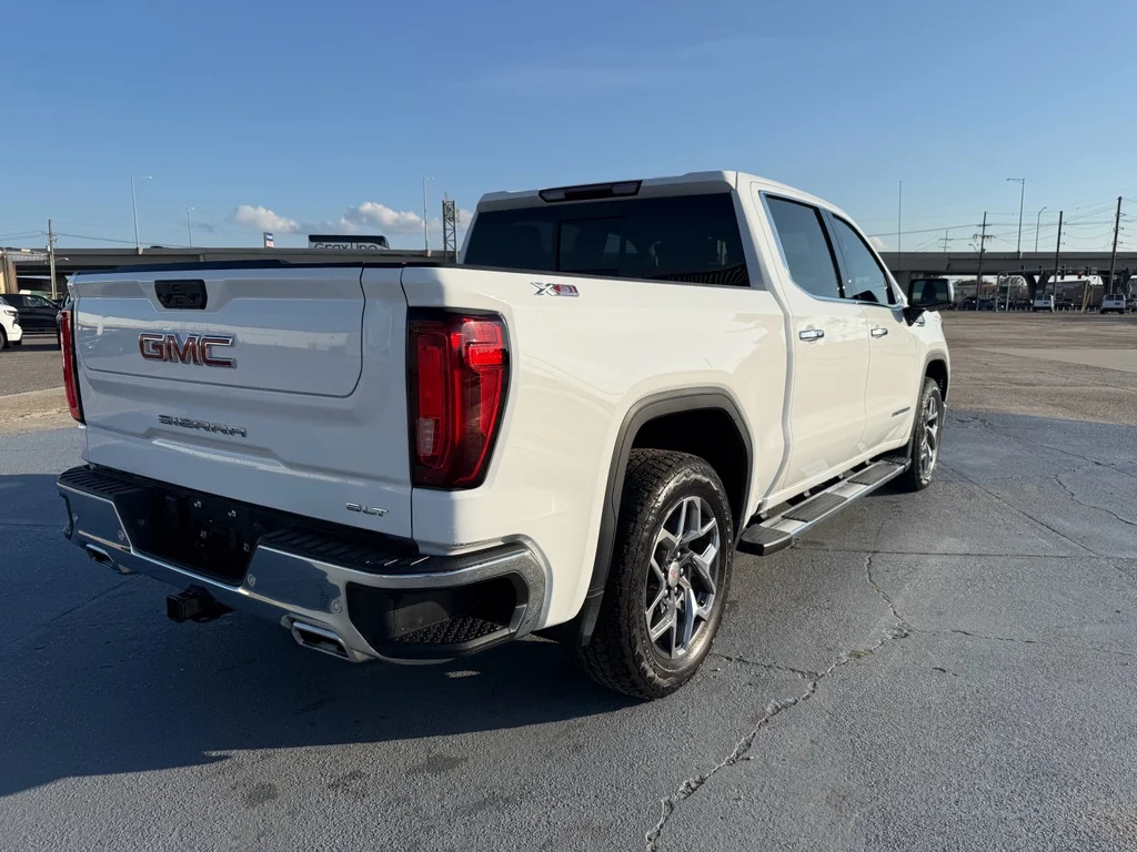 2024 GMC Sierra 1500 SLT - Photo 8