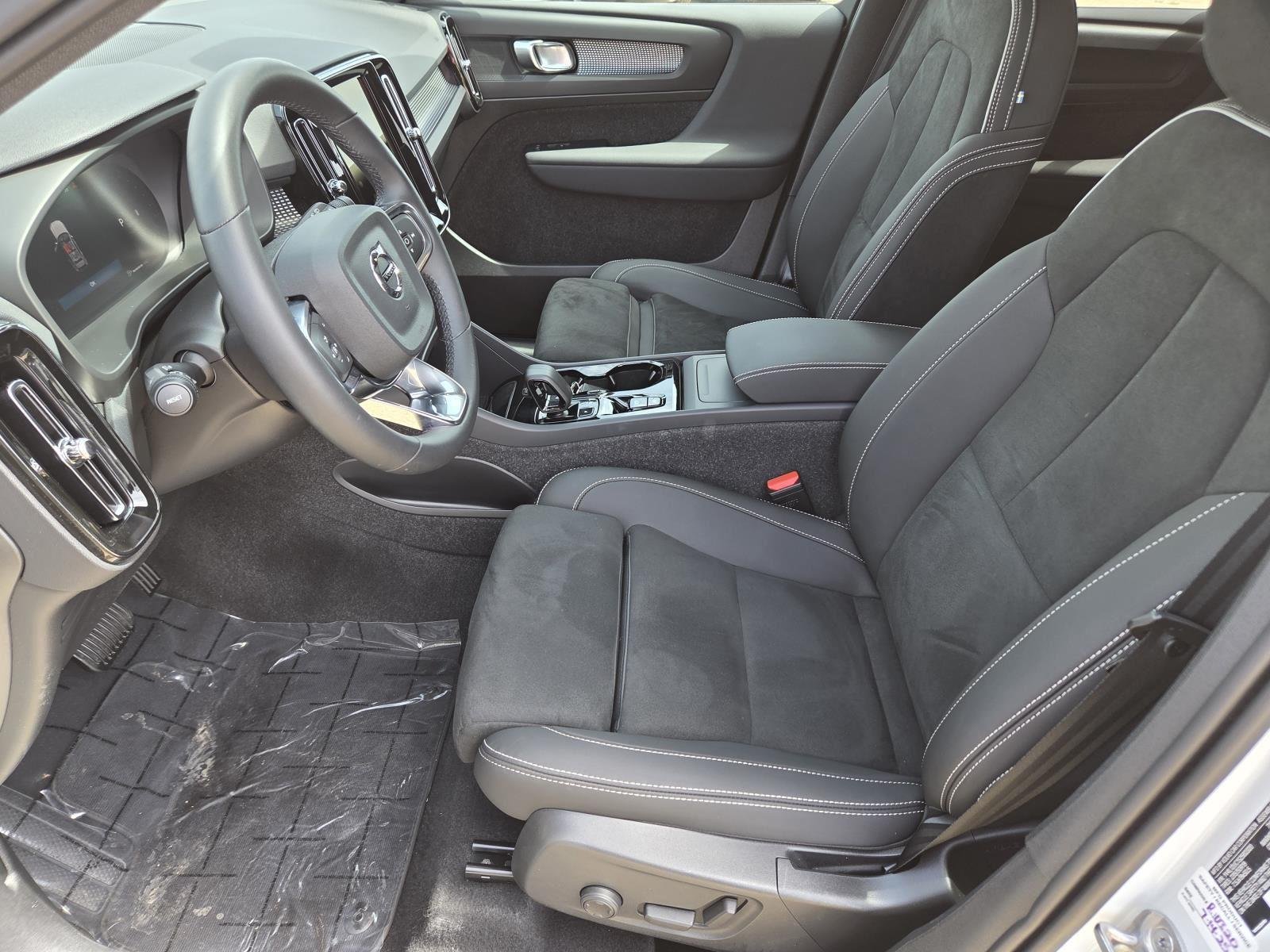 Used 2025 Crystal White Pearl Volvo Plus Dark Theme image 27