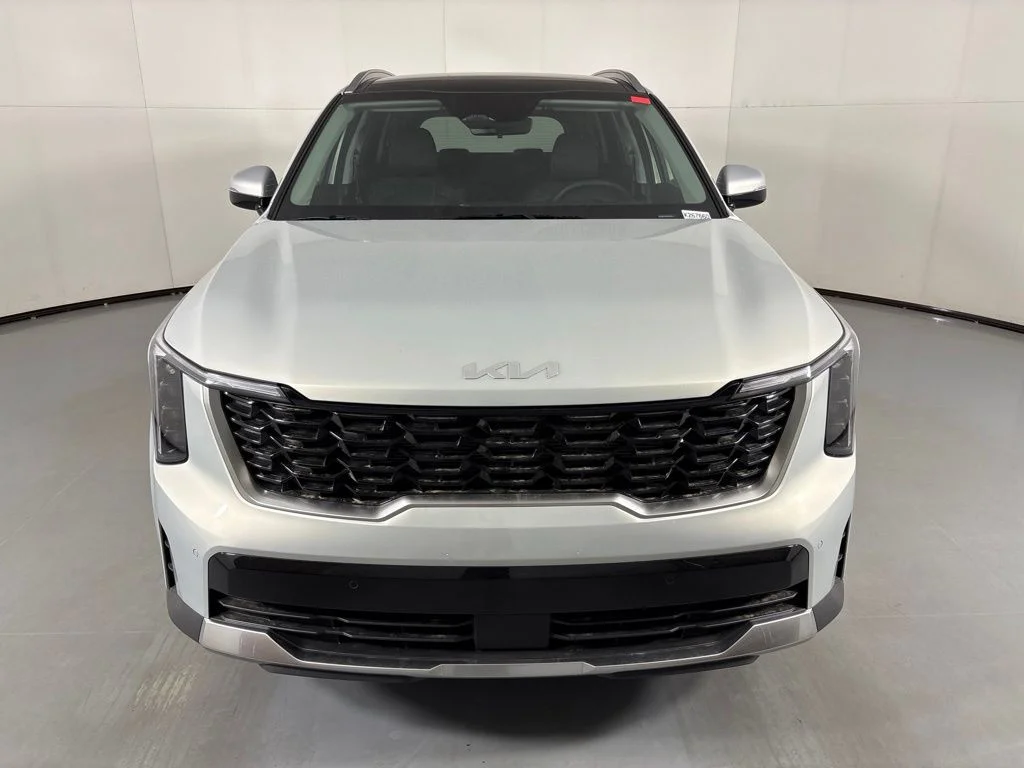 New 2026 Ivory Silver Kia S image 3
