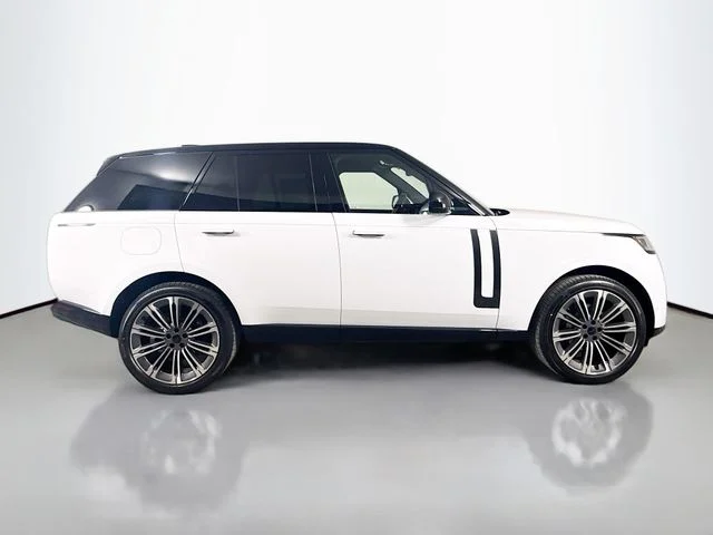 New 2026 Fuji White Land Rover SE image 4