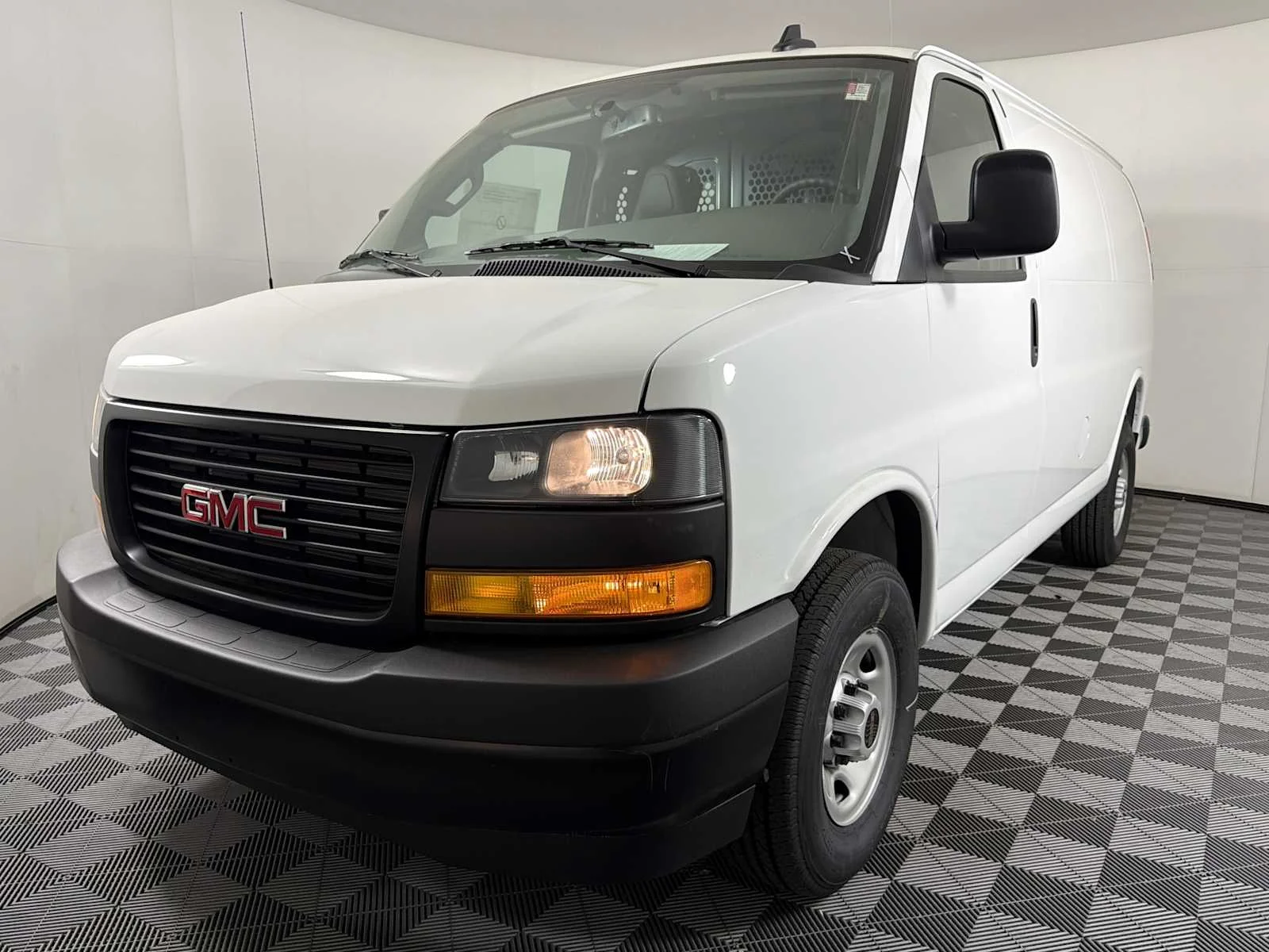 2025 GMC Savana Cargo Work Van - Photo 4