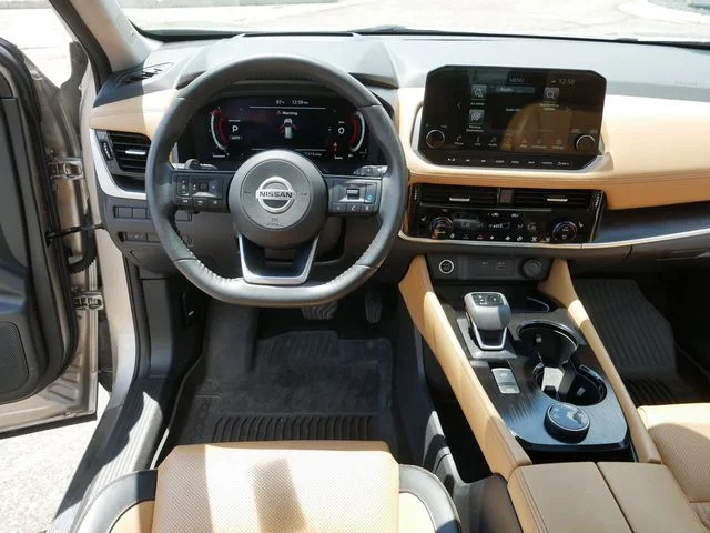 Used 2021 Gold Nissan Platinum image 20