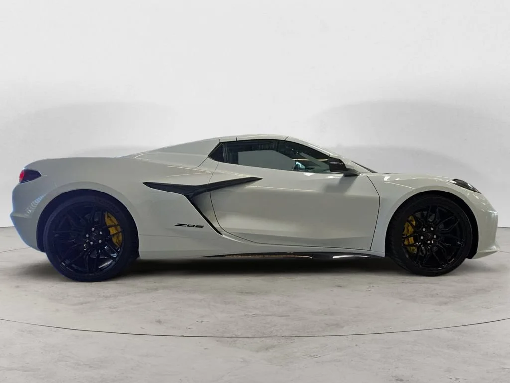Used 2025 Arctic White Chevrolet 1LZ image 4