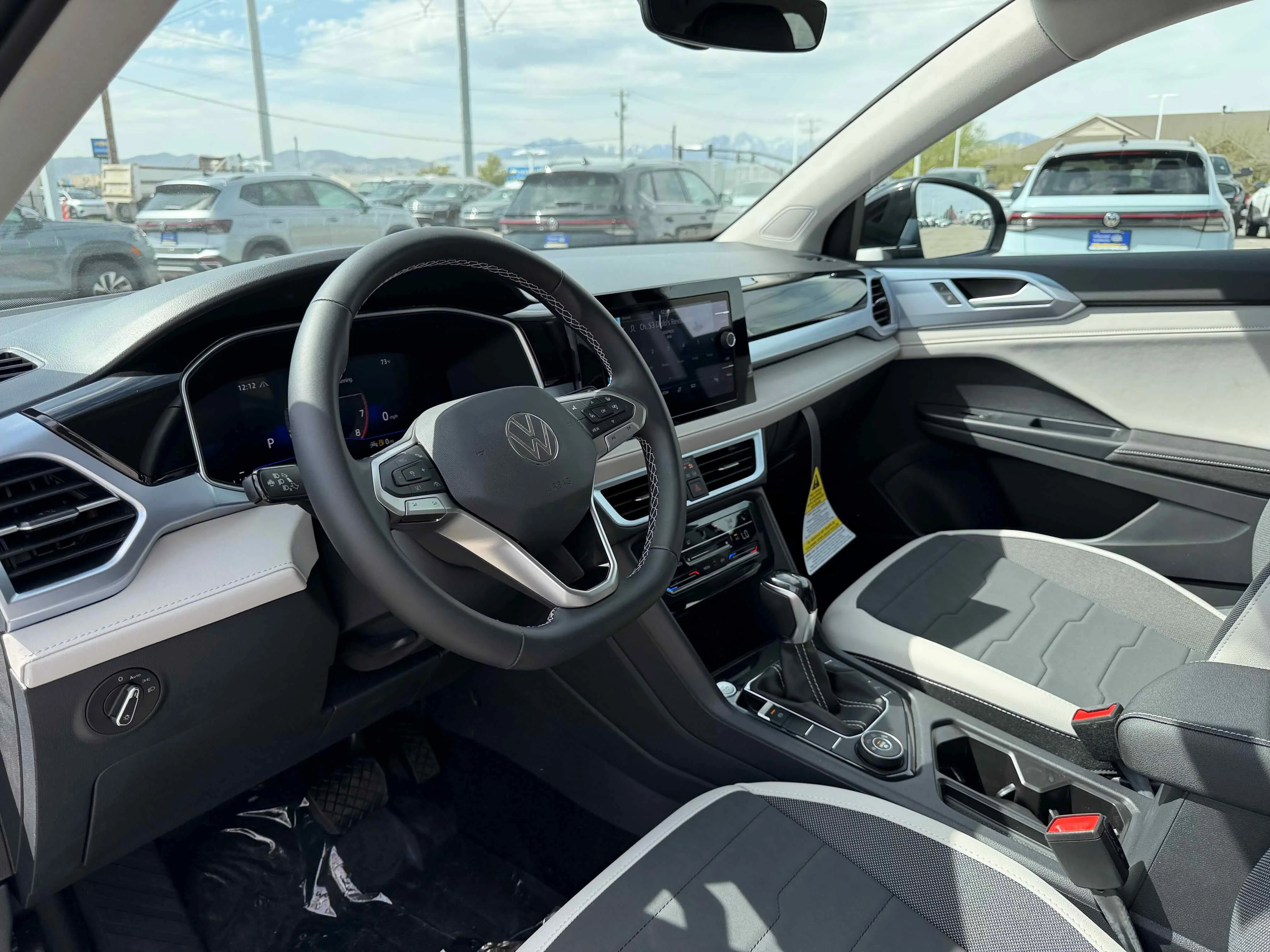 New 2026 Deep Black Volkswagen SE image 4