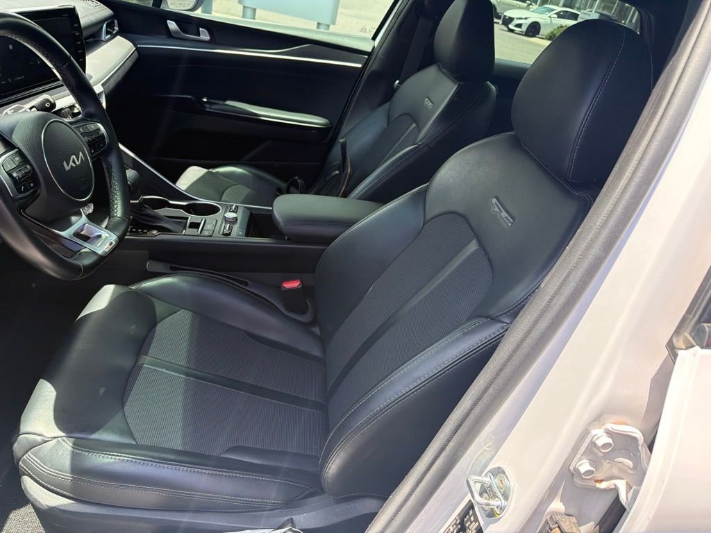 Used 2022 White Kia GT-Line image 8