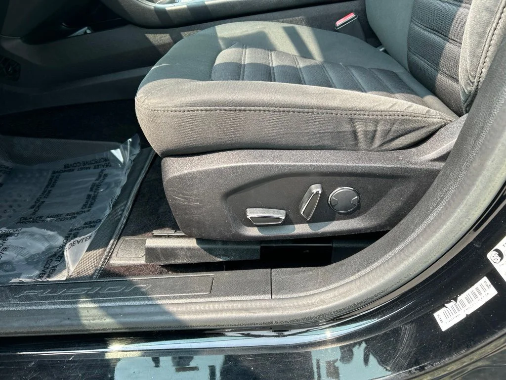 Used 2017 Black Ford SE image 17