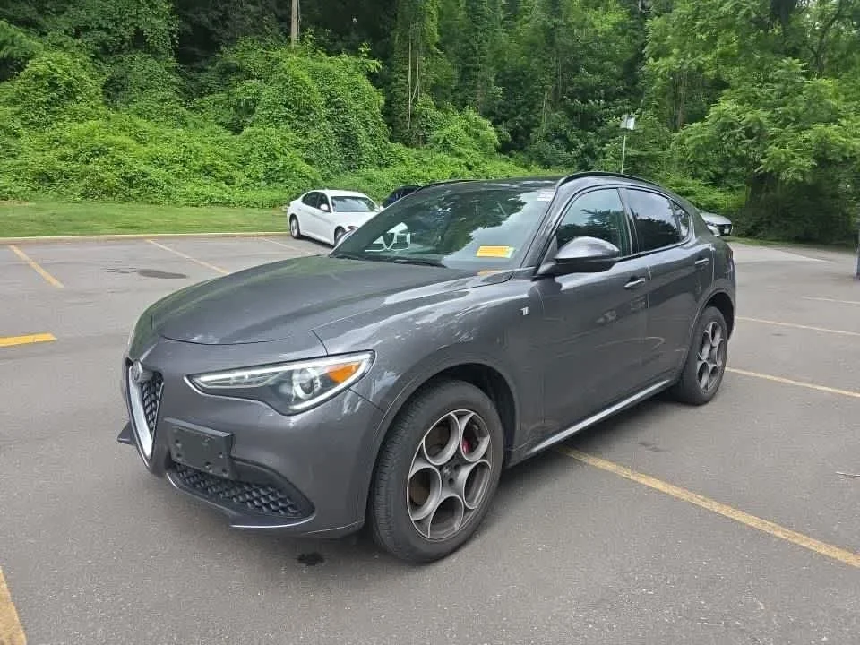 Used 2023 Vesuvio Gray Metallic Alfa Romeo Ti image 2