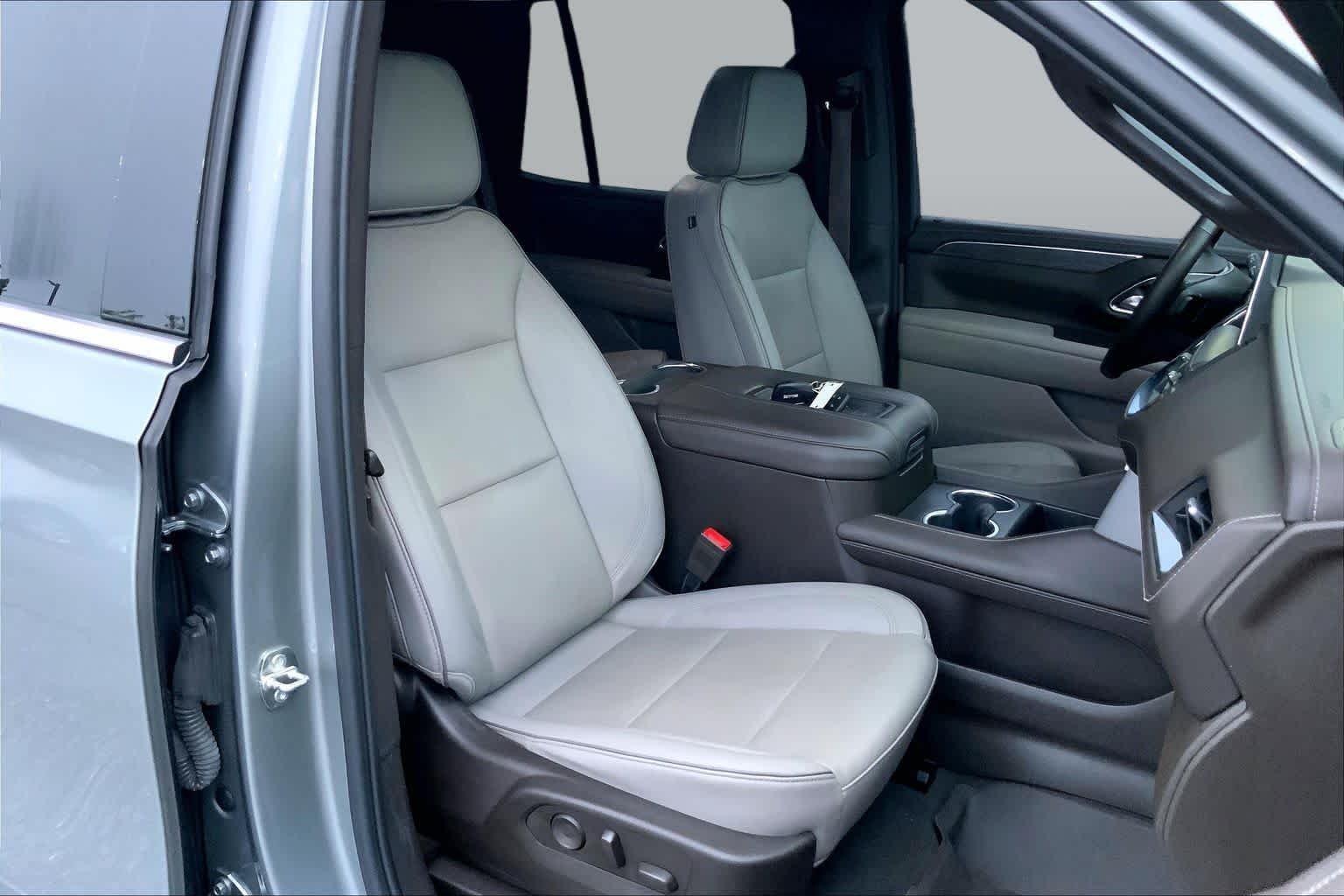 Used 2023 Sterling Metallic GMC SLT image 9