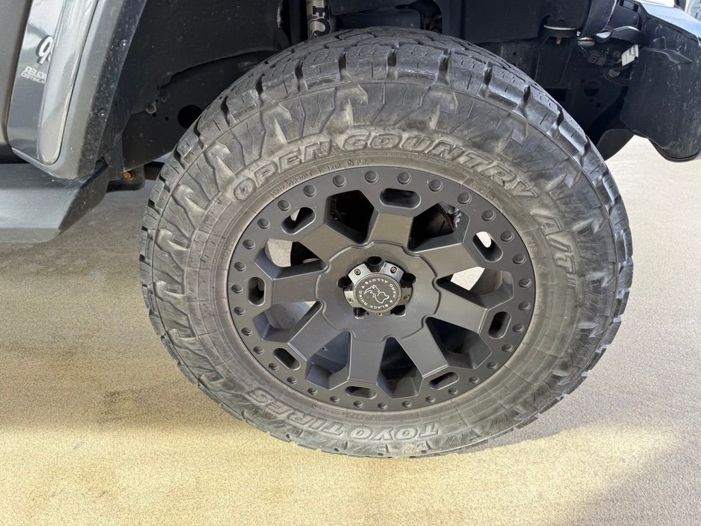 Used 2018 Gray Jeep Unlimited Sahara image 7