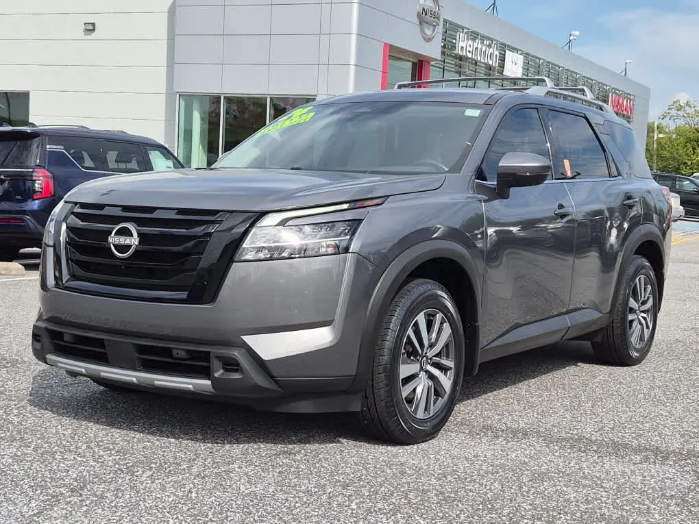 2024 Nissan Pathfinder SL