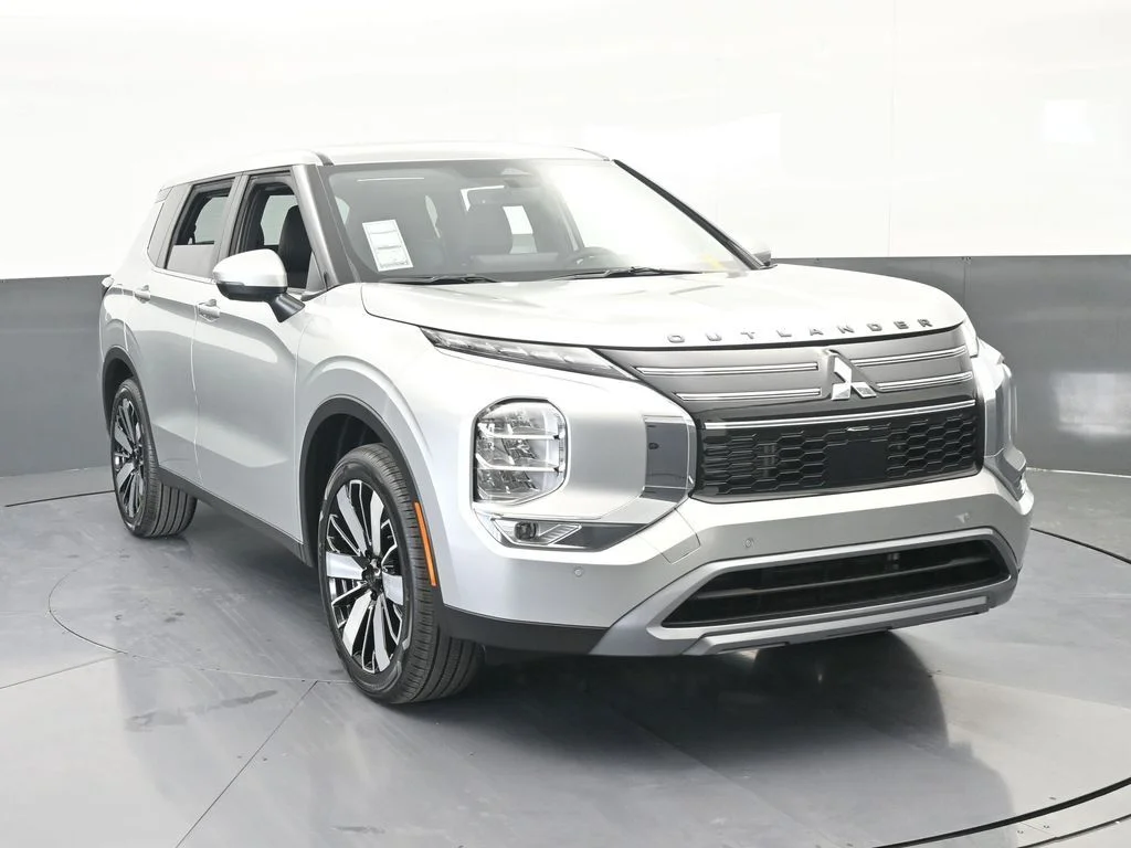 New 2026 Silver Alloy Mitsubishi SE image 9