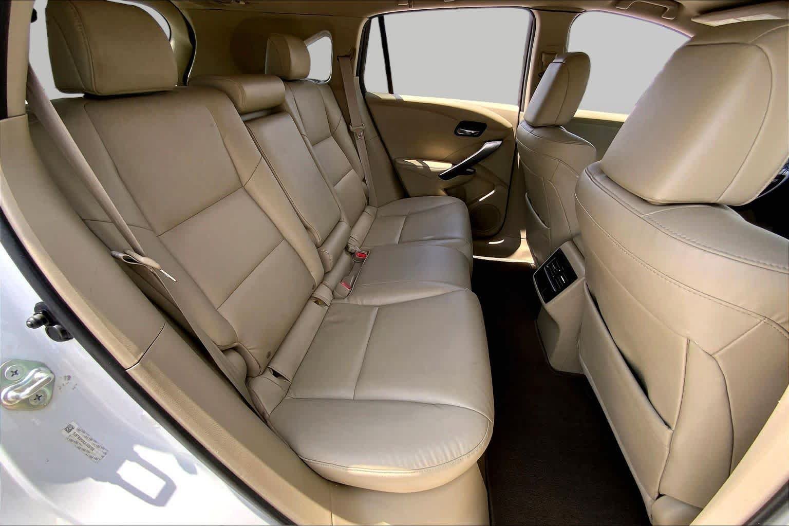 Used 2018 White Diamond Pearl Acura  image 19