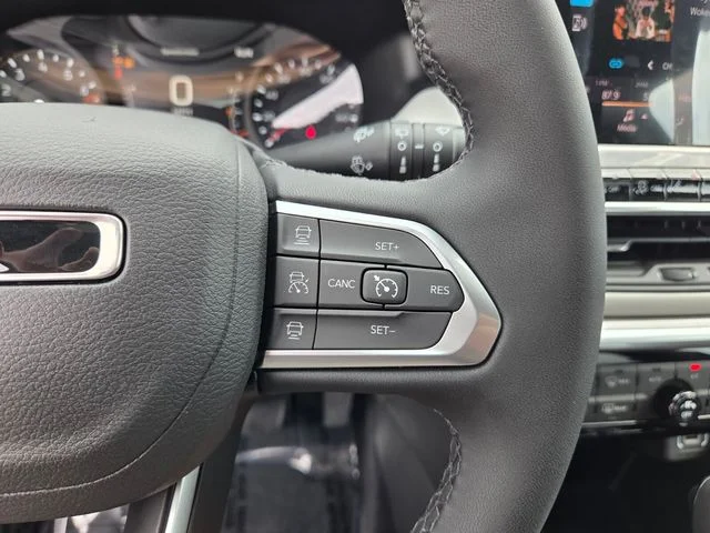 New 2026 Diamond Black Crystal Pearl-Coat Exterior Paint Jeep Limited image 31