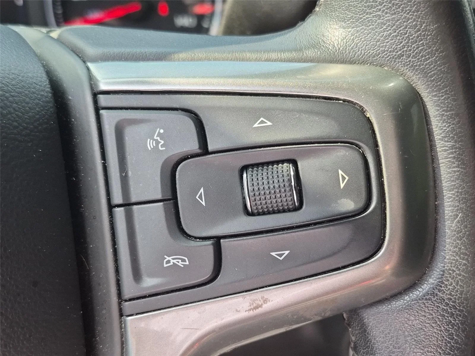 Used 2019 Shadow Gray Metallic Chevrolet LT image 19