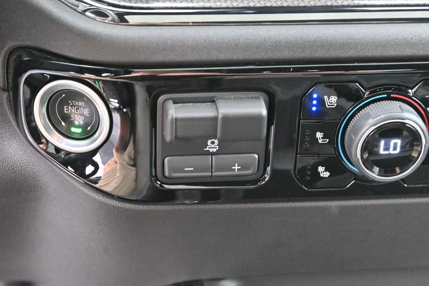 Used 2025 Slate Gray Metallic Chevrolet ZR2 image 21