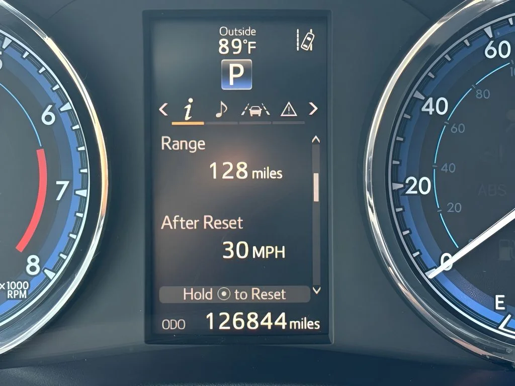 Used 2017 Silver Toyota SE image 15