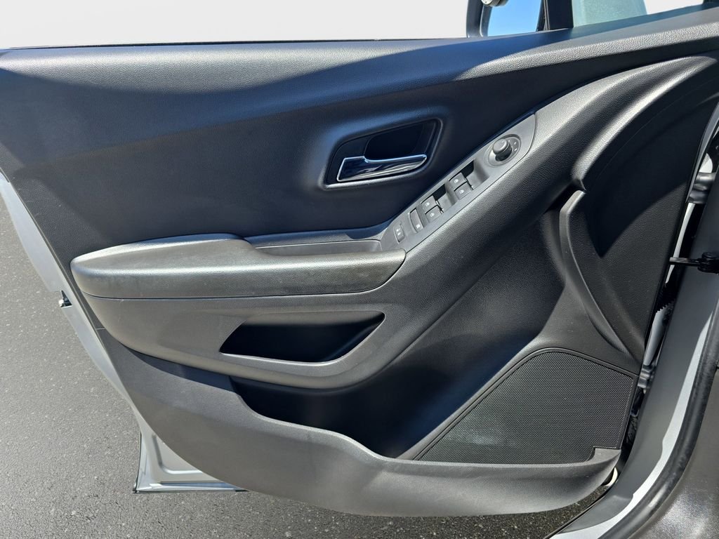 Used 2021 Silver Chevrolet LT image 28