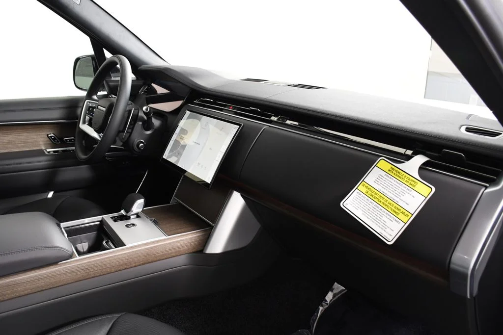 New 2026 Fuji White Land Rover SE image 18