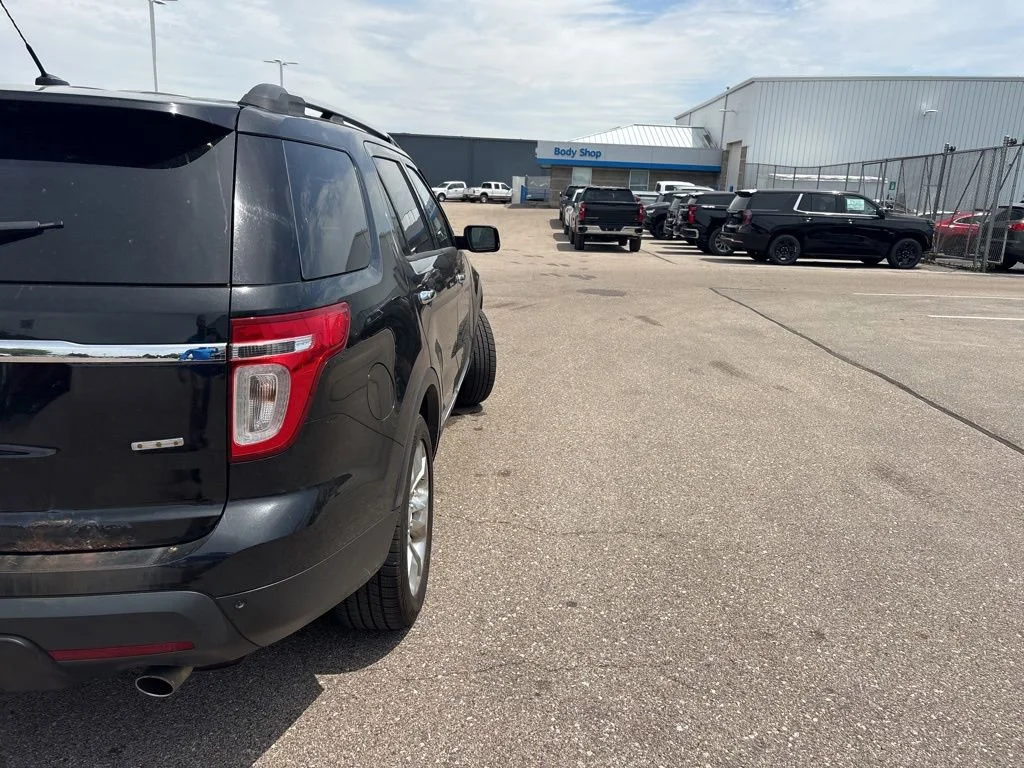 Used 2013 Black Ford Limited image 9