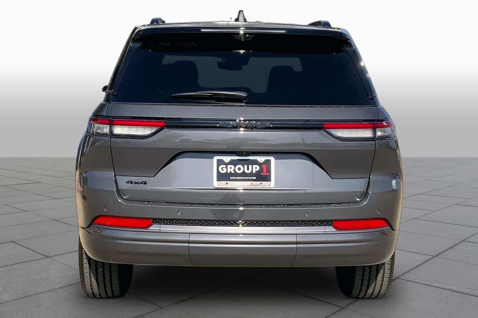New 2026 Baltic Gray Metallic Clear-Coat Exterior Paint Jeep Limited Reserve image 4